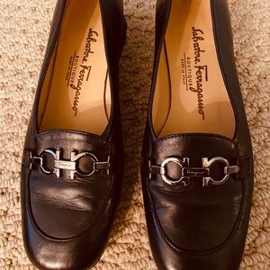 Sz 7 Black Leather Salvatore Ferragamo loafer